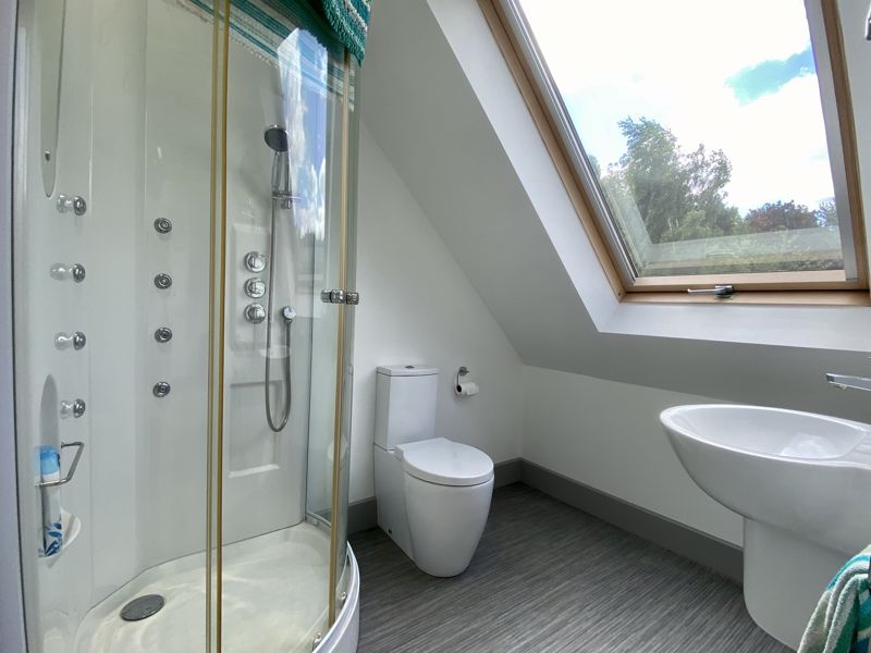 Bedroom 3 En-suite - click for photo gallery
